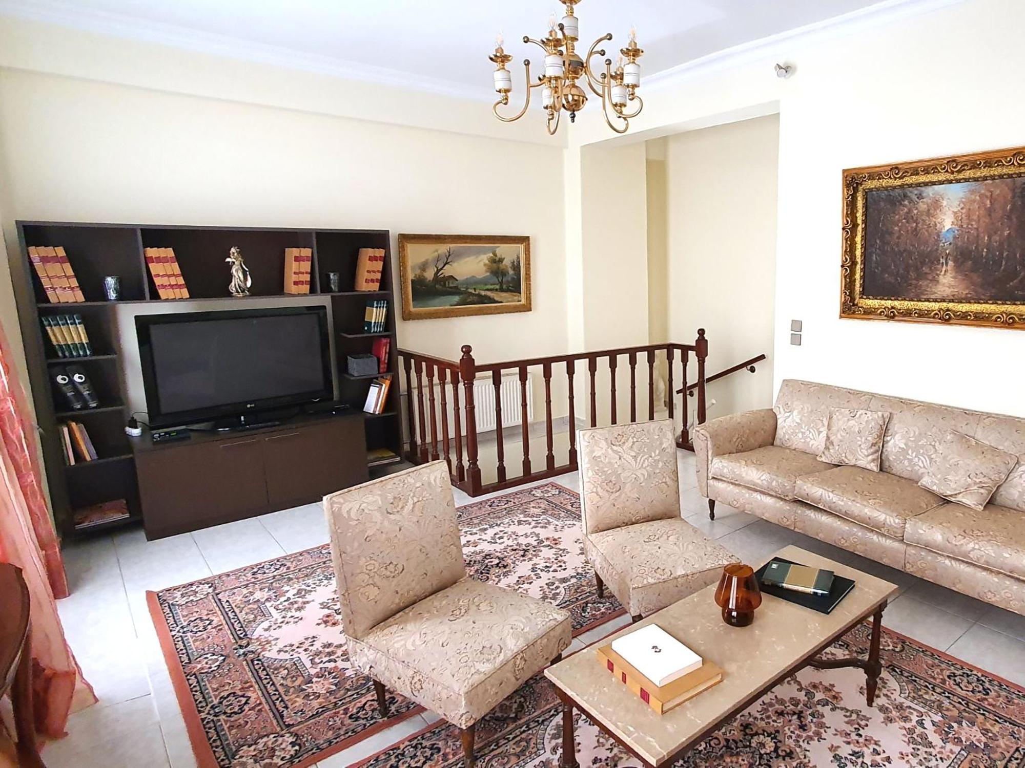 Mando Patrasso - Classical Apartment In The Center Of Patras With Free Parking Ngoại thất bức ảnh