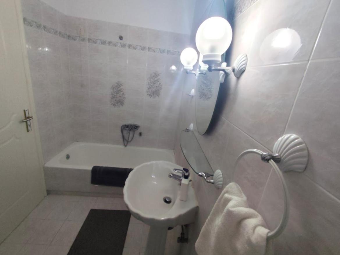 Mando Patrasso - Classical Apartment In The Center Of Patras With Free Parking Ngoại thất bức ảnh